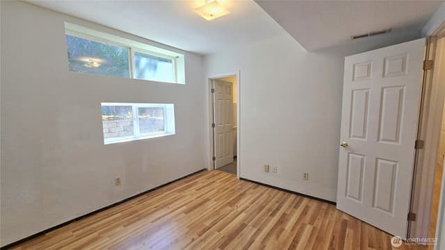 Property photo for 13709 SE 23rd Street #Lower, Bellevue photo 5