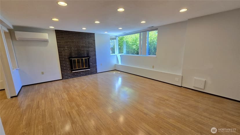 Property photo for 13709 SE 23rd Street #Lower, Bellevue photo 14