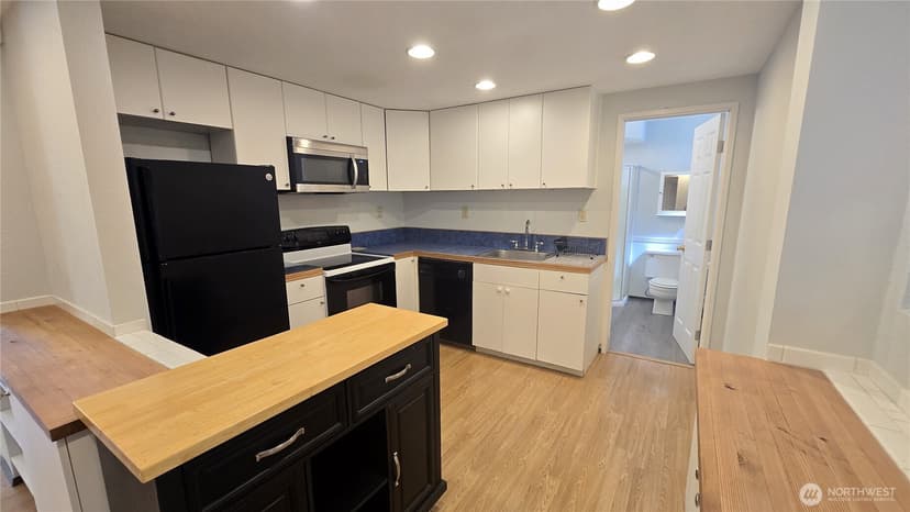 Property photo for 13709 SE 23rd Street #Lower, Bellevue photo 12