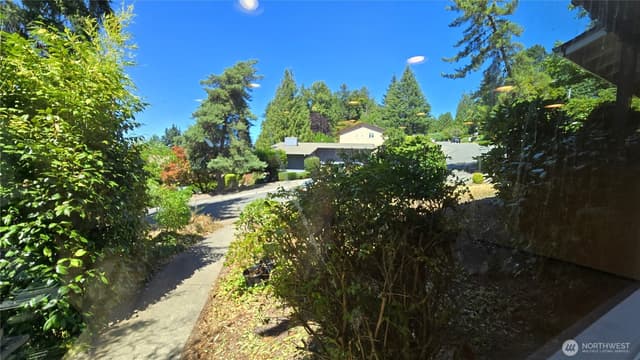 Property photo for 13709 SE 23rd Street #Lower, Bellevue photo 2