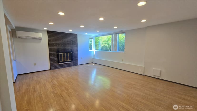Property photo for 13709 SE 23rd Street #Lower, Bellevue photo 11