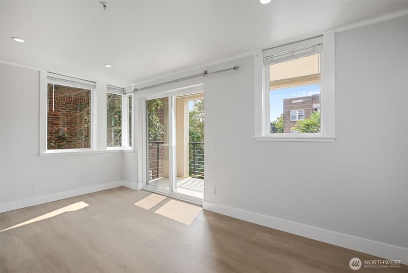 Property photo for 626 4th Avenue W #306, Seattle photo 16