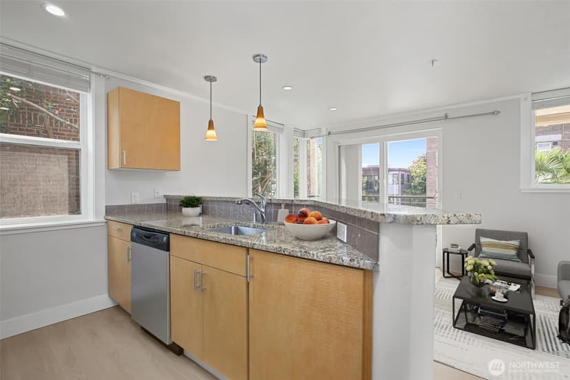 Property photo for 626 4th Avenue W #306, Seattle photo 7