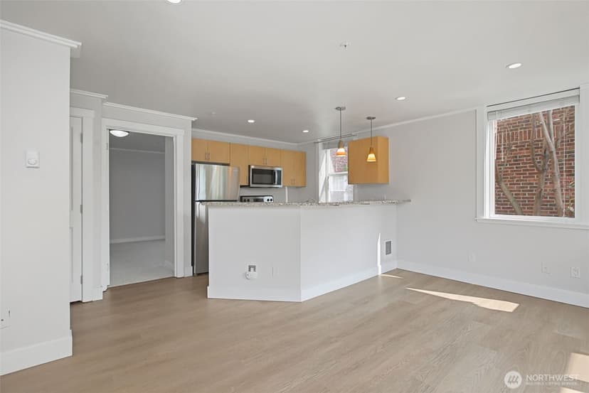 Property photo for 626 4th Avenue W #306, Seattle photo 15
