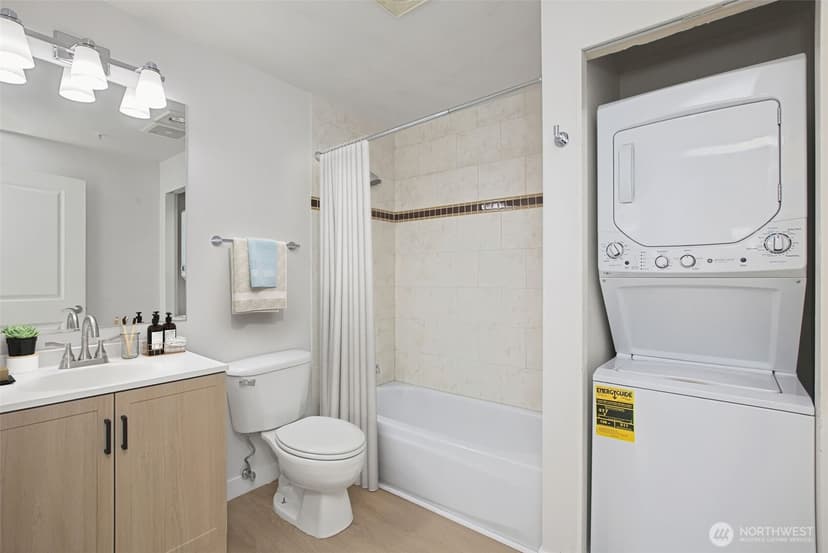 Property photo for 626 4th Avenue W #306, Seattle photo 14