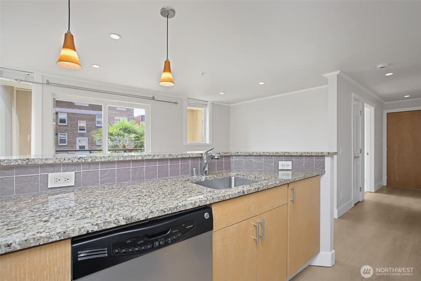 Property photo for 626 4th Avenue W #306, Seattle photo 21