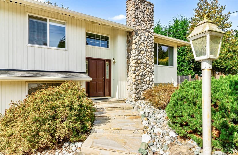 Property photo for 12726 Robinhood Lane, Snohomish photo 2
