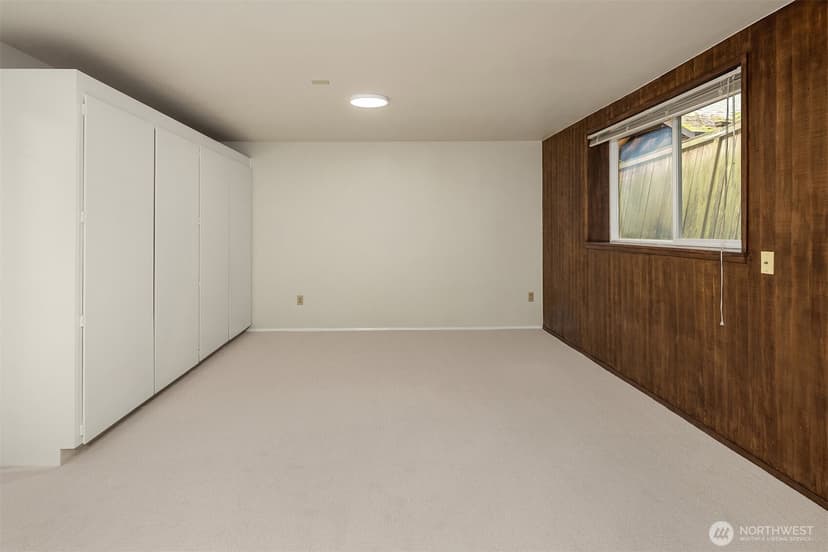 Property photo for 2711 101st Place NE, Bellevue photo 17