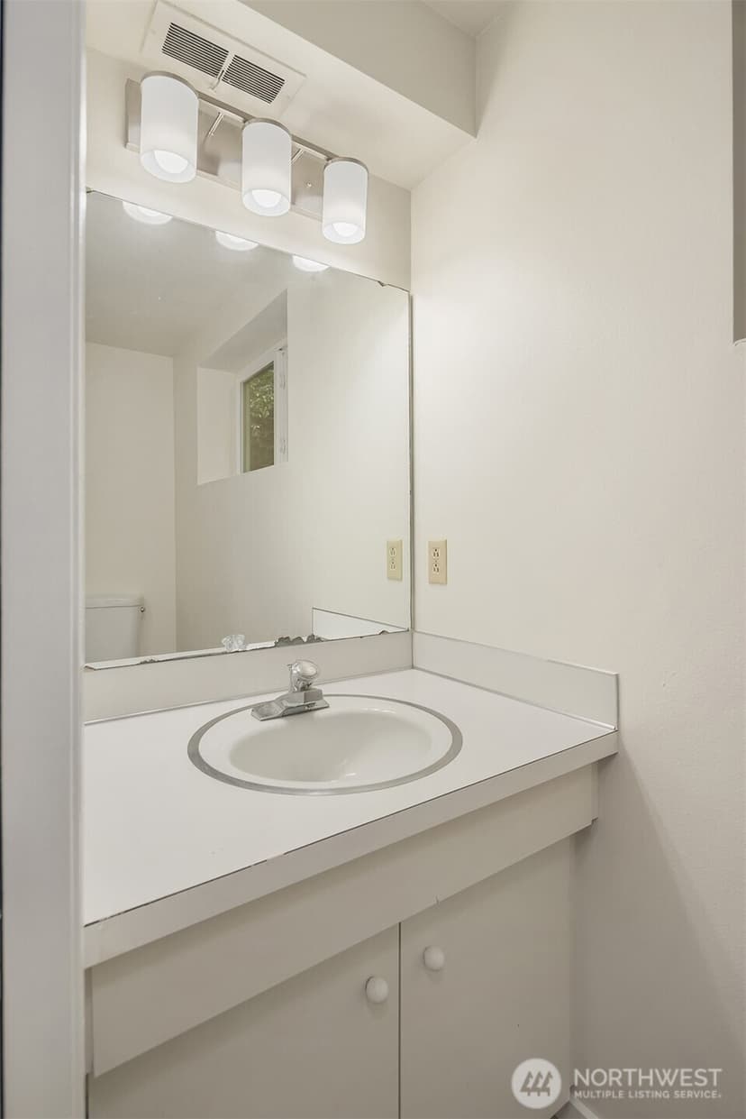 Property photo for 2711 101st Place NE, Bellevue photo 18