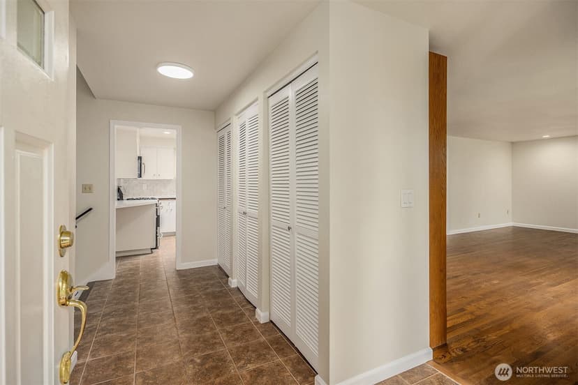 Property photo for 2711 101st Place NE, Bellevue photo 3