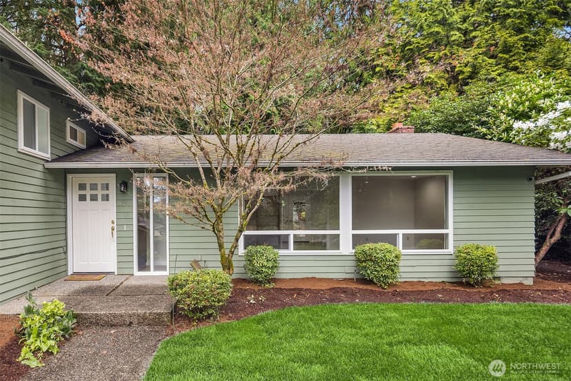 Property photo for 2711 101st Place NE, Bellevue photo 2