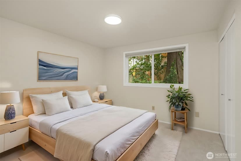 Property photo for 2711 101st Place NE, Bellevue photo 13
