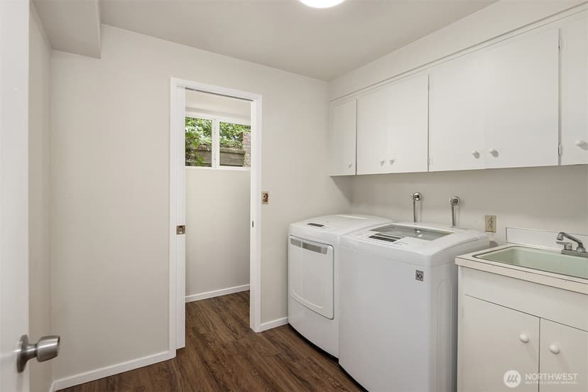 Property photo for 2711 101st Place NE, Bellevue photo 19