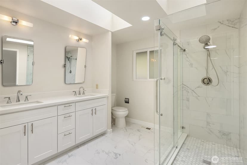 Property photo for 2711 101st Place NE, Bellevue photo 11