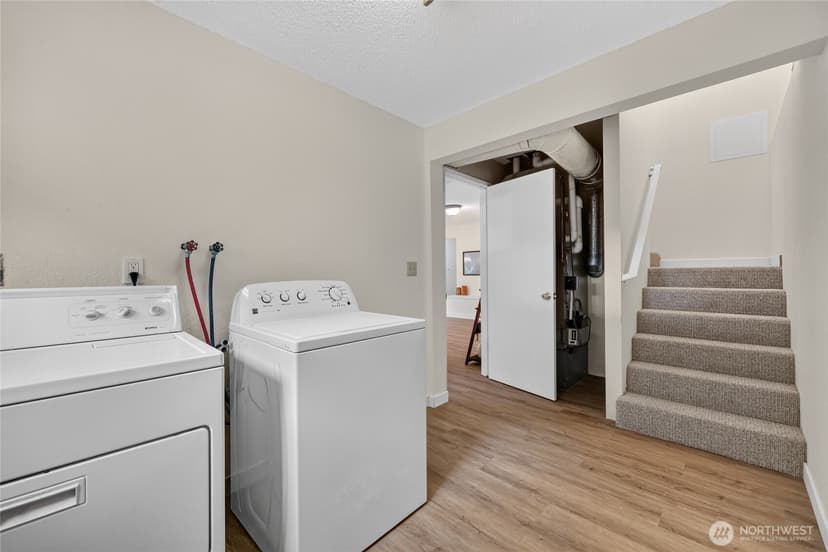 Property photo for 4042 5th Avenue NE, Seattle photo 31