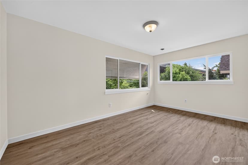 Property photo for 4042 5th Avenue NE, Seattle photo 16