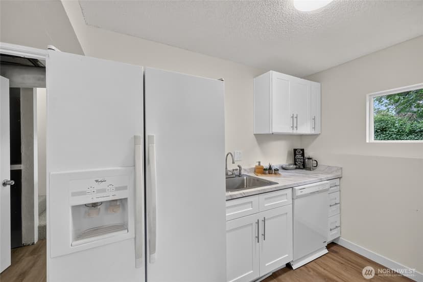 Property photo for 4042 5th Avenue NE, Seattle photo 25