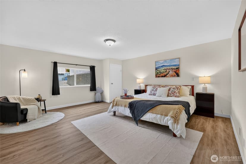 Property photo for 4042 5th Avenue NE, Seattle photo 26