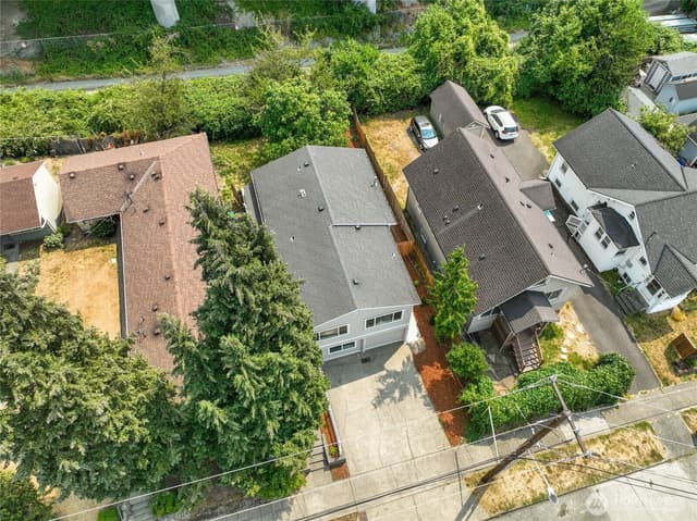 Property photo for 4042 5th Avenue NE, Seattle photo 4