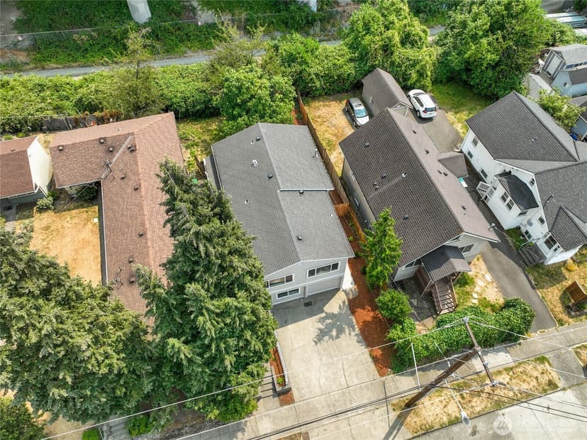 Property photo for 4042 5th Avenue NE, Seattle photo 4