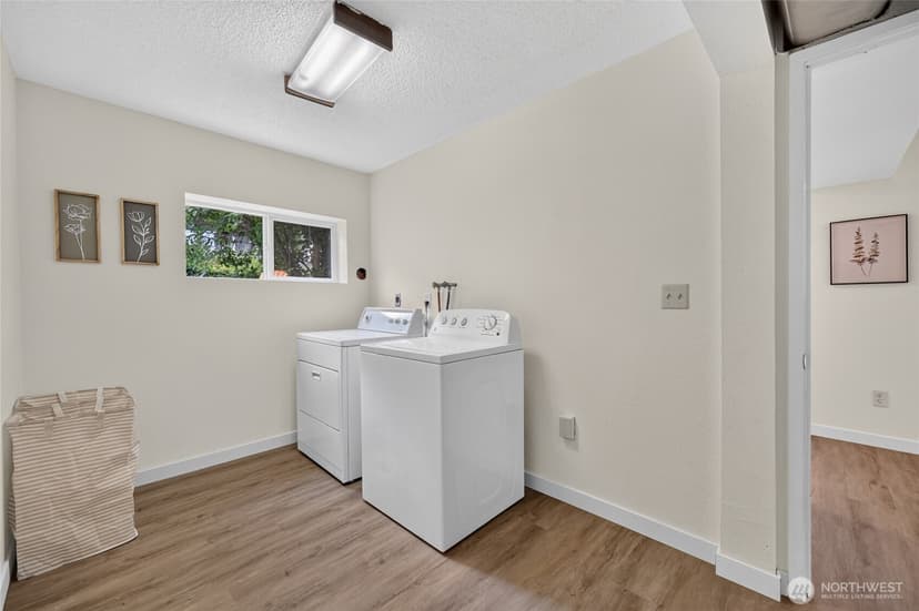 Property photo for 4042 5th Avenue NE, Seattle photo 32
