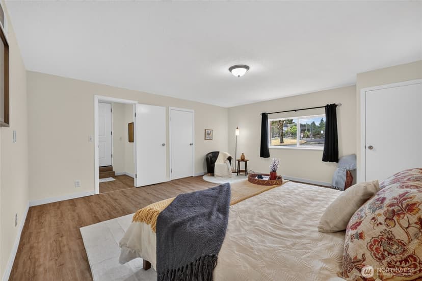 Property photo for 4042 5th Avenue NE, Seattle photo 28