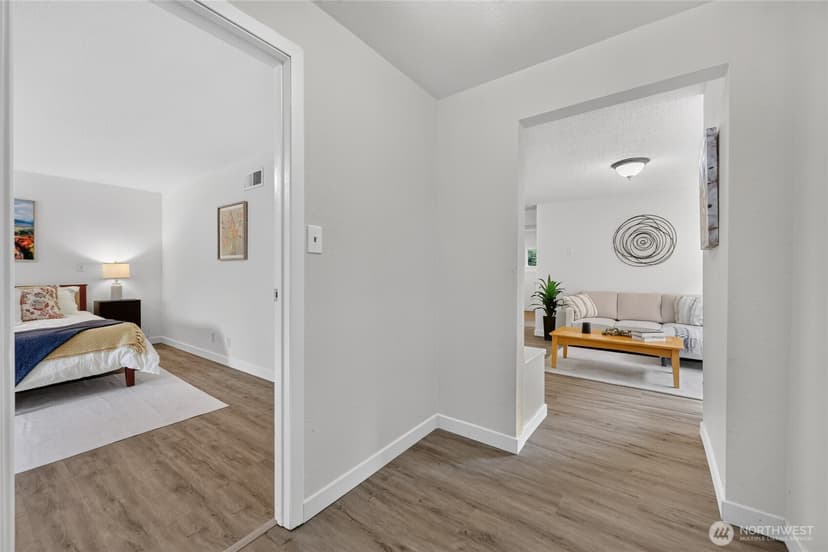 Property photo for 4042 5th Avenue NE, Seattle photo 21