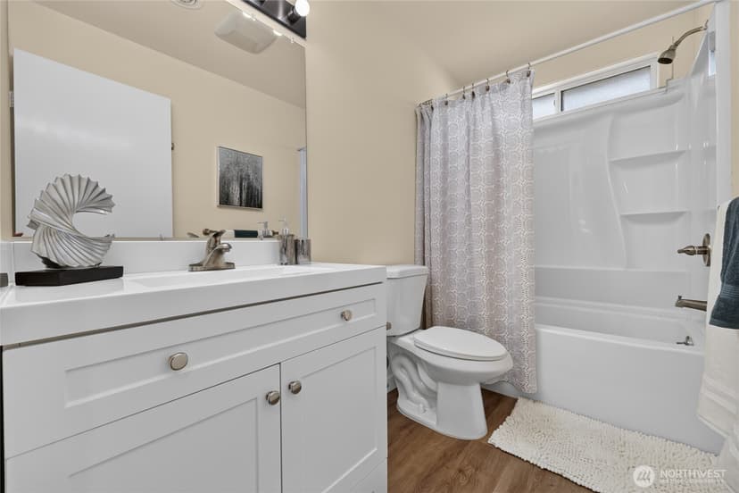 Property photo for 4042 5th Avenue NE, Seattle photo 17