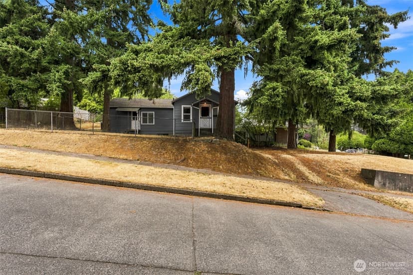Property photo for 7955 29th Avenue SW, Seattle photo 2