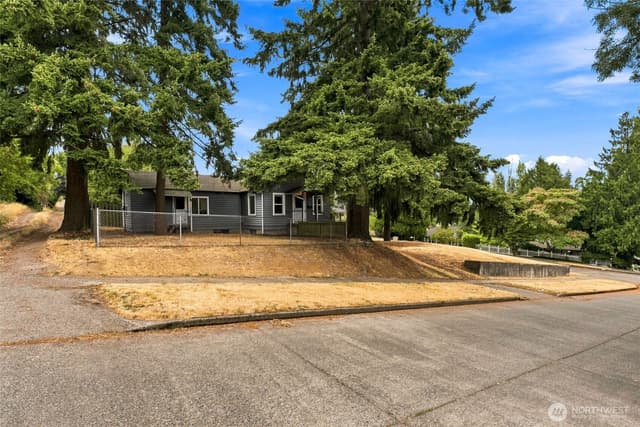 Property photo for 7955 29th Avenue SW, Seattle photo 3
