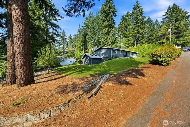 Property photo for 6811 82nd Street SW, Lakewood photo 4