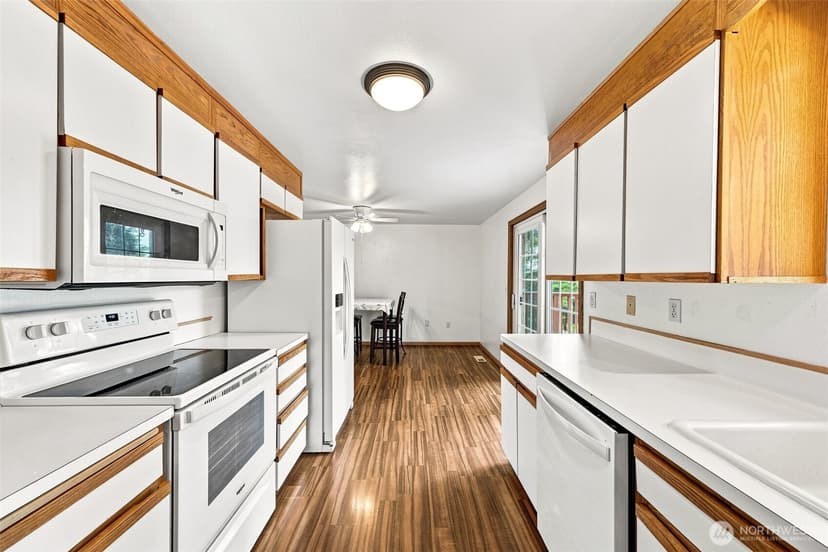 Property photo for 6811 82nd Street SW, Lakewood photo 18