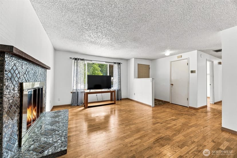 Property photo for 6811 82nd Street SW, Lakewood photo 10
