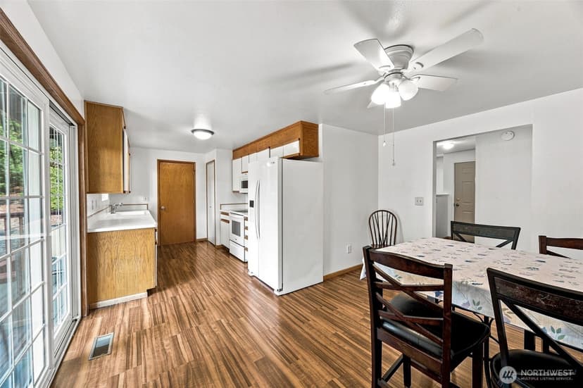 Property photo for 6811 82nd Street SW, Lakewood photo 16