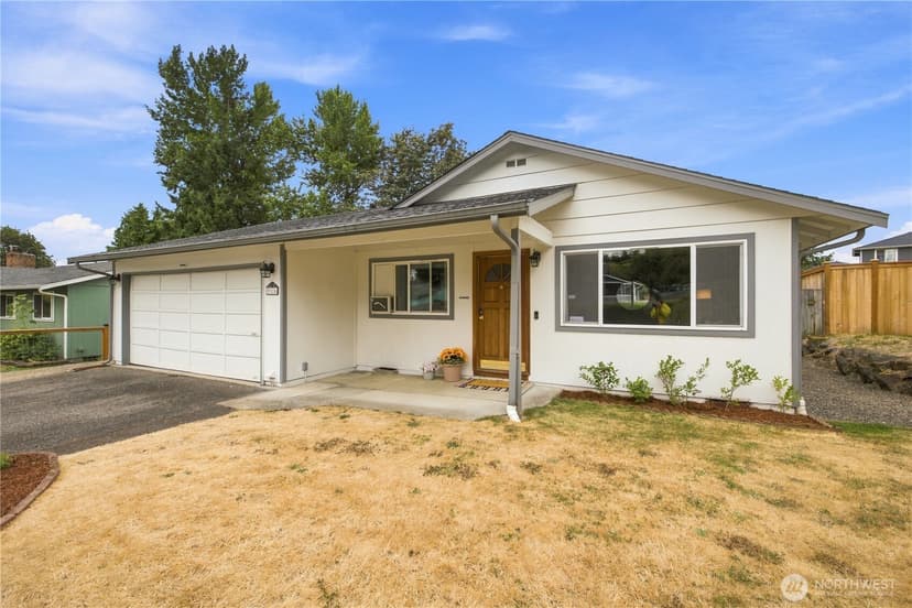 Property photo for 916 87th Avenue NE, Lake Stevens photo 2