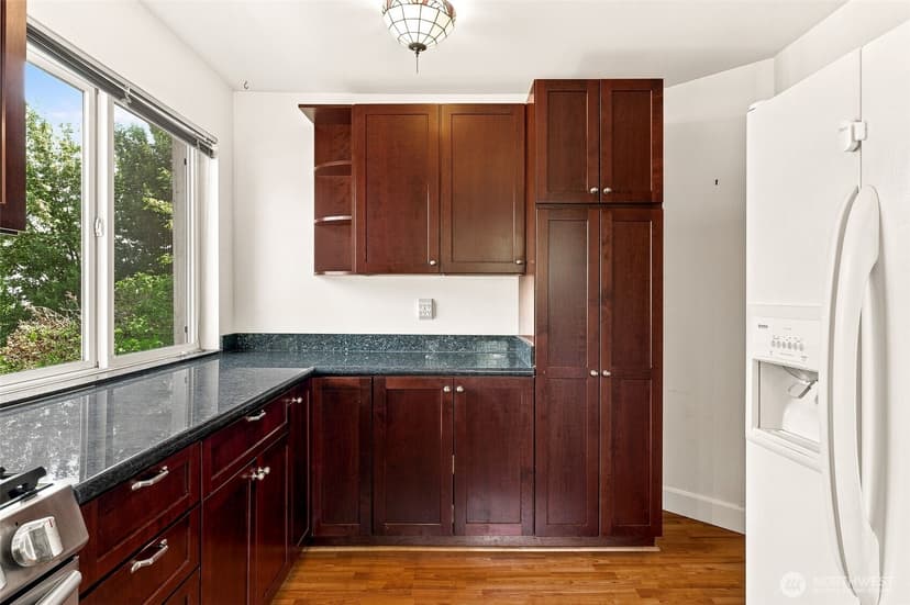 Property photo for 5210 30th Avenue S, Seattle photo 7