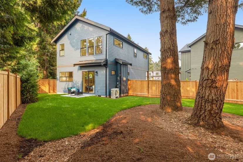 Property photo for 13637 103rd Avenue NE, Kirkland photo 31