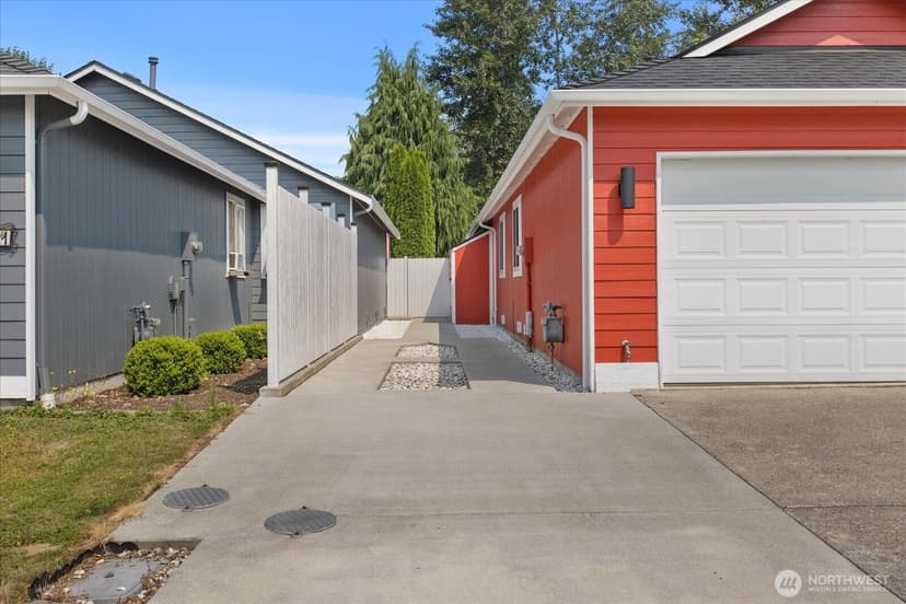 Property photo for 5805 105th Place NE, Marysville photo 3