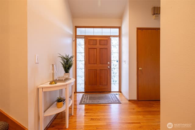 Property photo for 5018 Ryan Way, Seattle photo 4