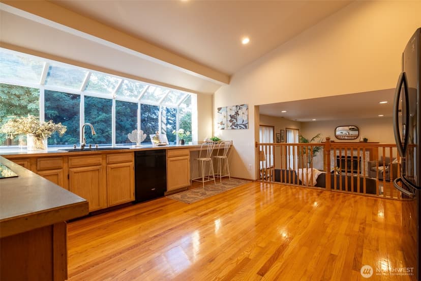 Property photo for 5018 Ryan Way, Seattle photo 11
