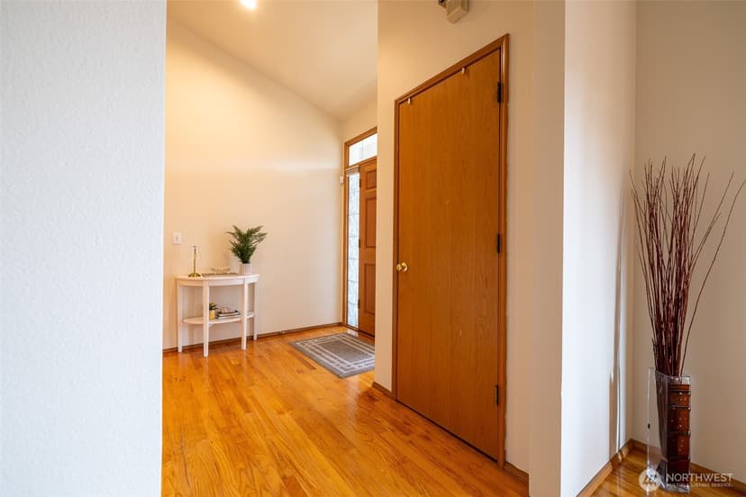 Property photo for 5018 Ryan Way, Seattle photo 8