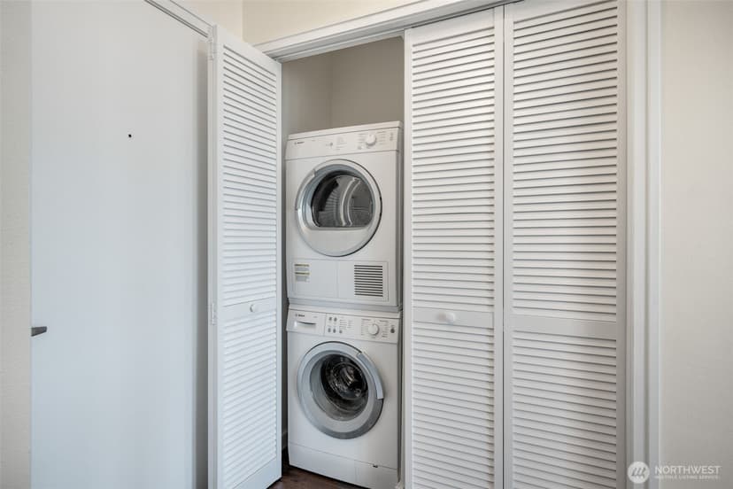 Property photo for 2414 1st Avenue #413, Seattle photo 15