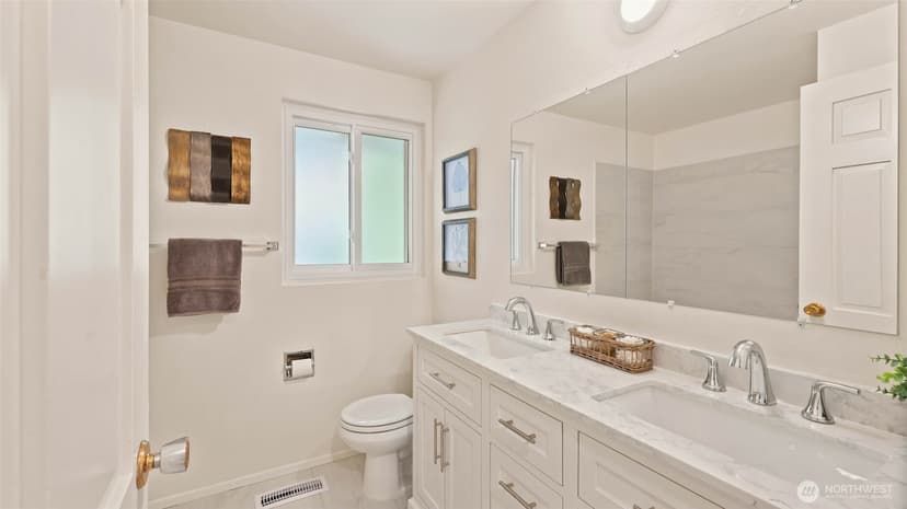 Property photo for 1003 144th Place SE, Bellevue photo 27