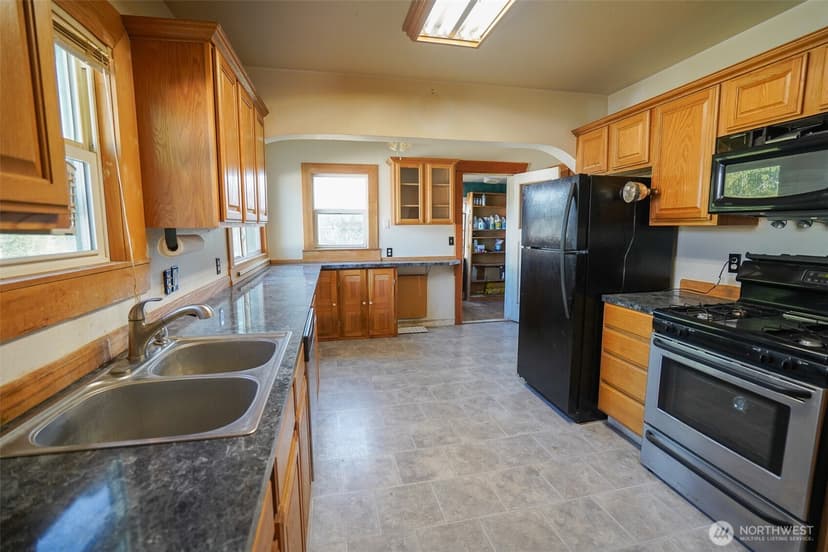 Property photo for 724 134th Street S, Tacoma photo 3