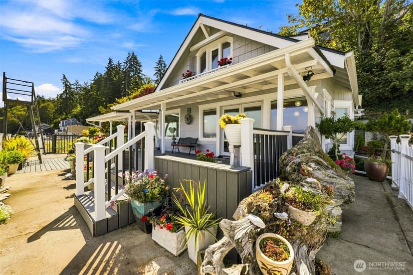 Property photo for 1626 Beach Drive NE, Tacoma photo 4