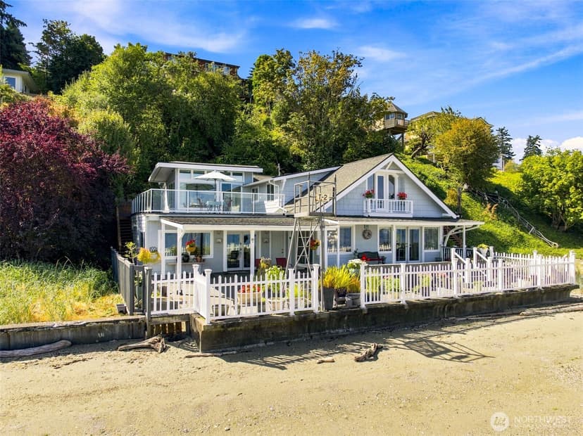 Property photo for 1626 Beach Drive NE, Tacoma photo 2