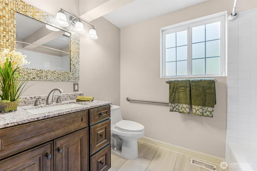 Property photo for 18404 W Spring Lake Drive SE, Renton photo 20