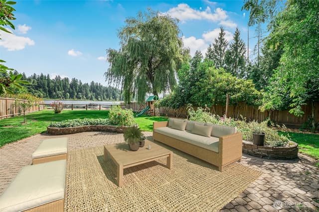 Property photo for 18404 W Spring Lake Drive SE, Renton photo 2