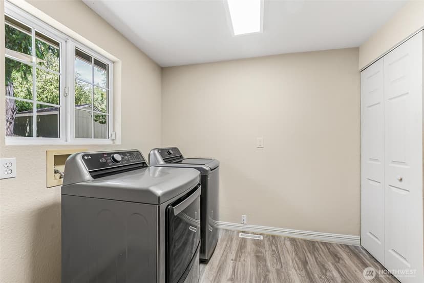 Property photo for 18404 W Spring Lake Drive SE, Renton photo 12