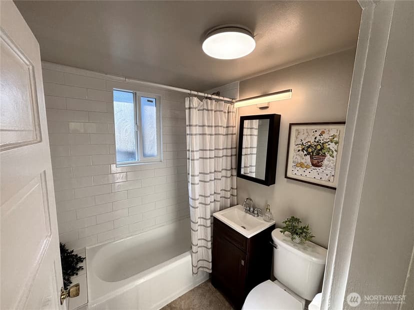 Property photo for 1706 N 50th Street, Seattle photo 16